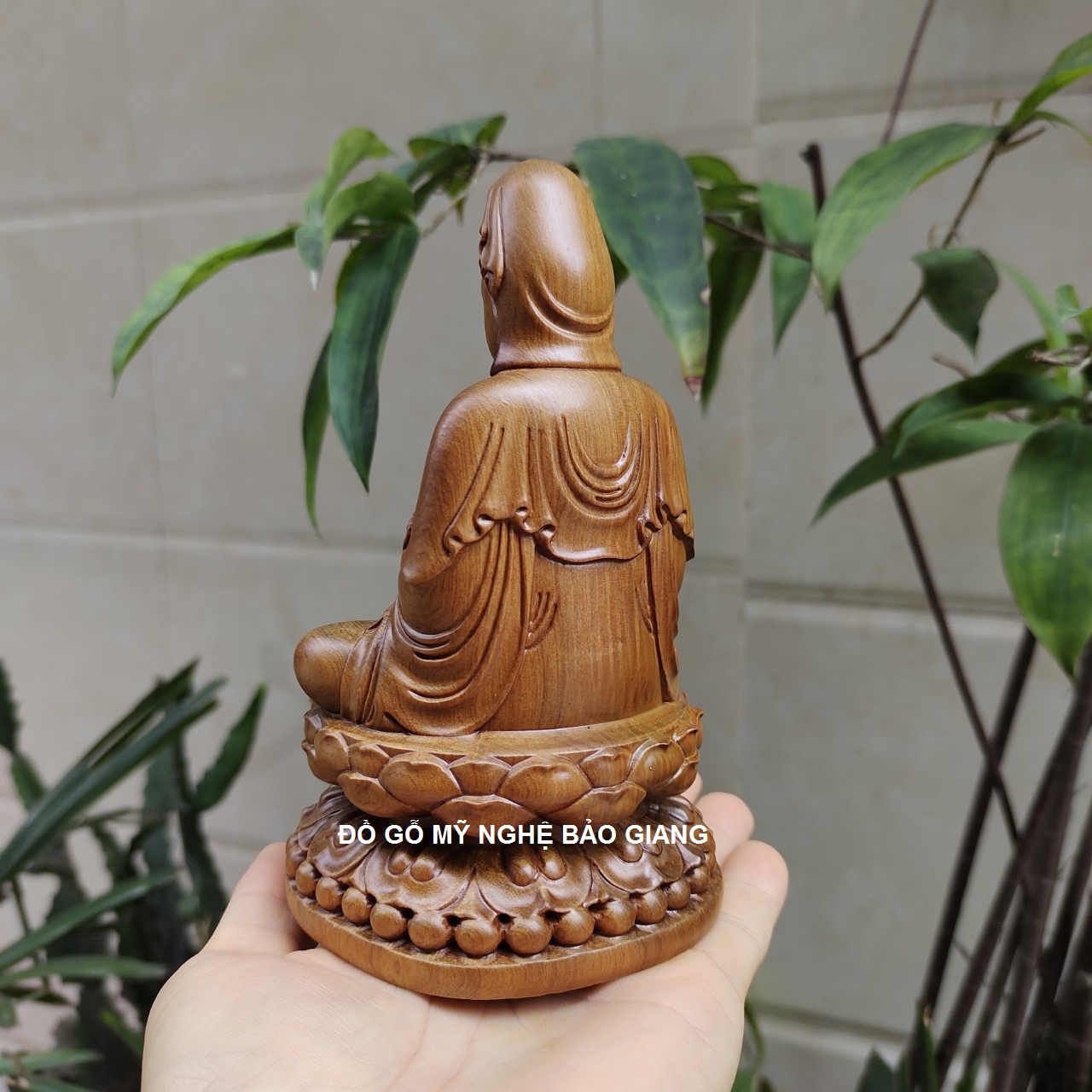Tượng phật bà quan âm để xe ô tô gỗ bách xanh