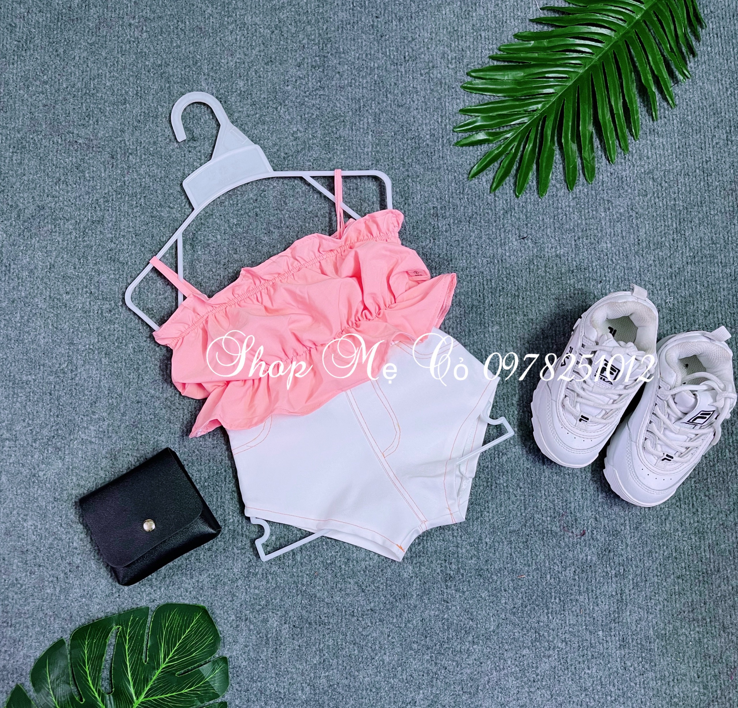 Set áo thun quần sort kaki cho bé gái năng động thời trang