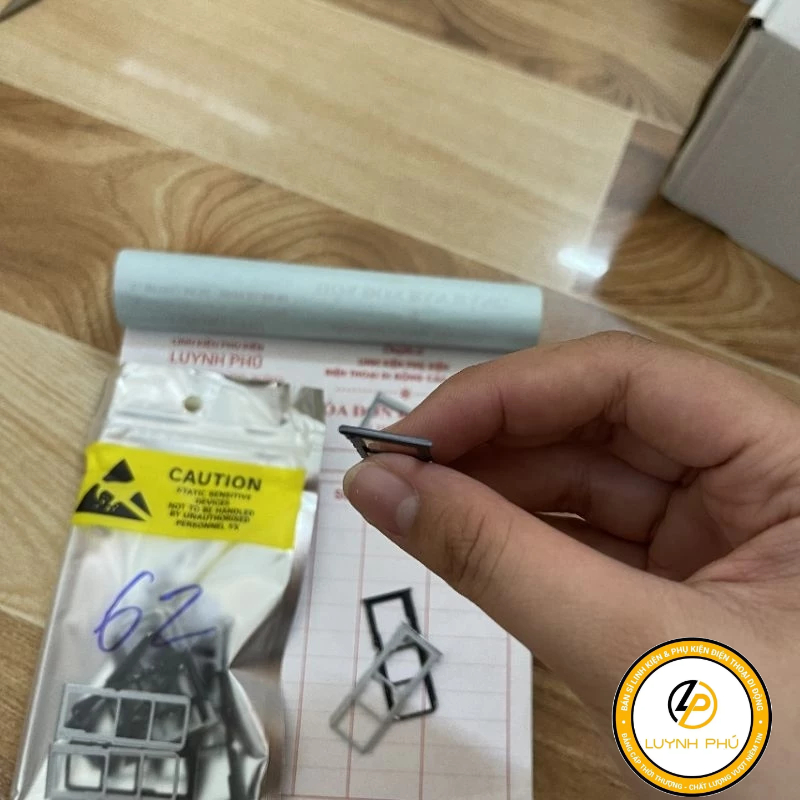 Khay sim oppo reno 6z 5G (ảnh thực tế)