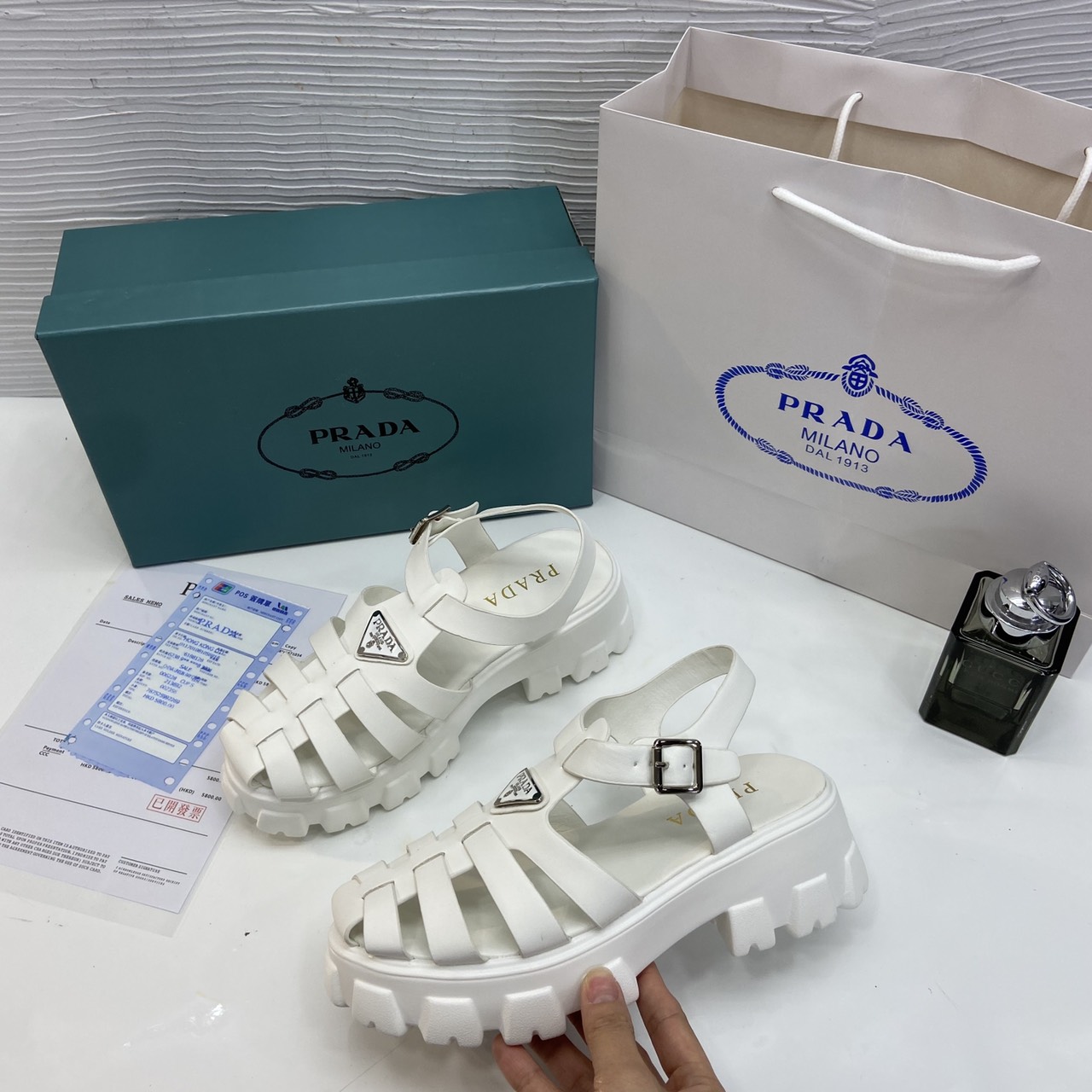 Sandal rọ e về trước hồng hàng Qccc