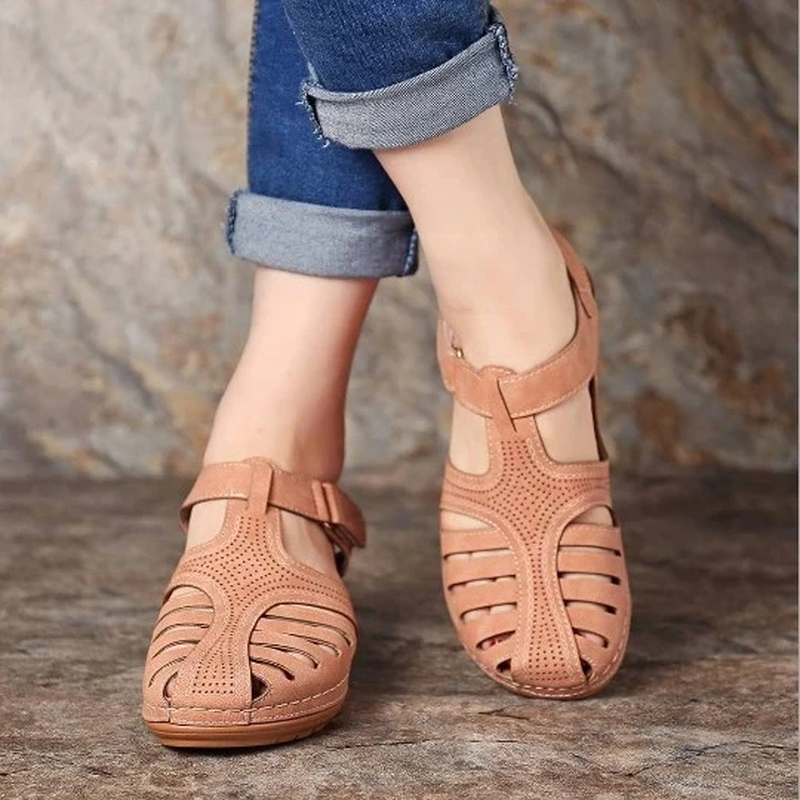 Giày sandals đế bằng kiểu retro