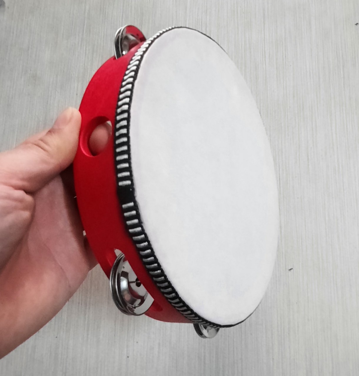 Trống lục lạc cho bé 20cm  gỗ màu đỏ