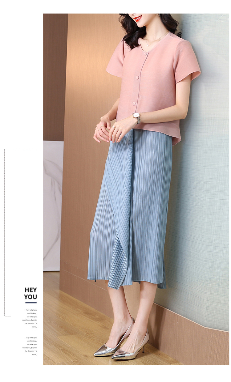 Spring and Summer New Black A-line Mid-length Pleated Skirt