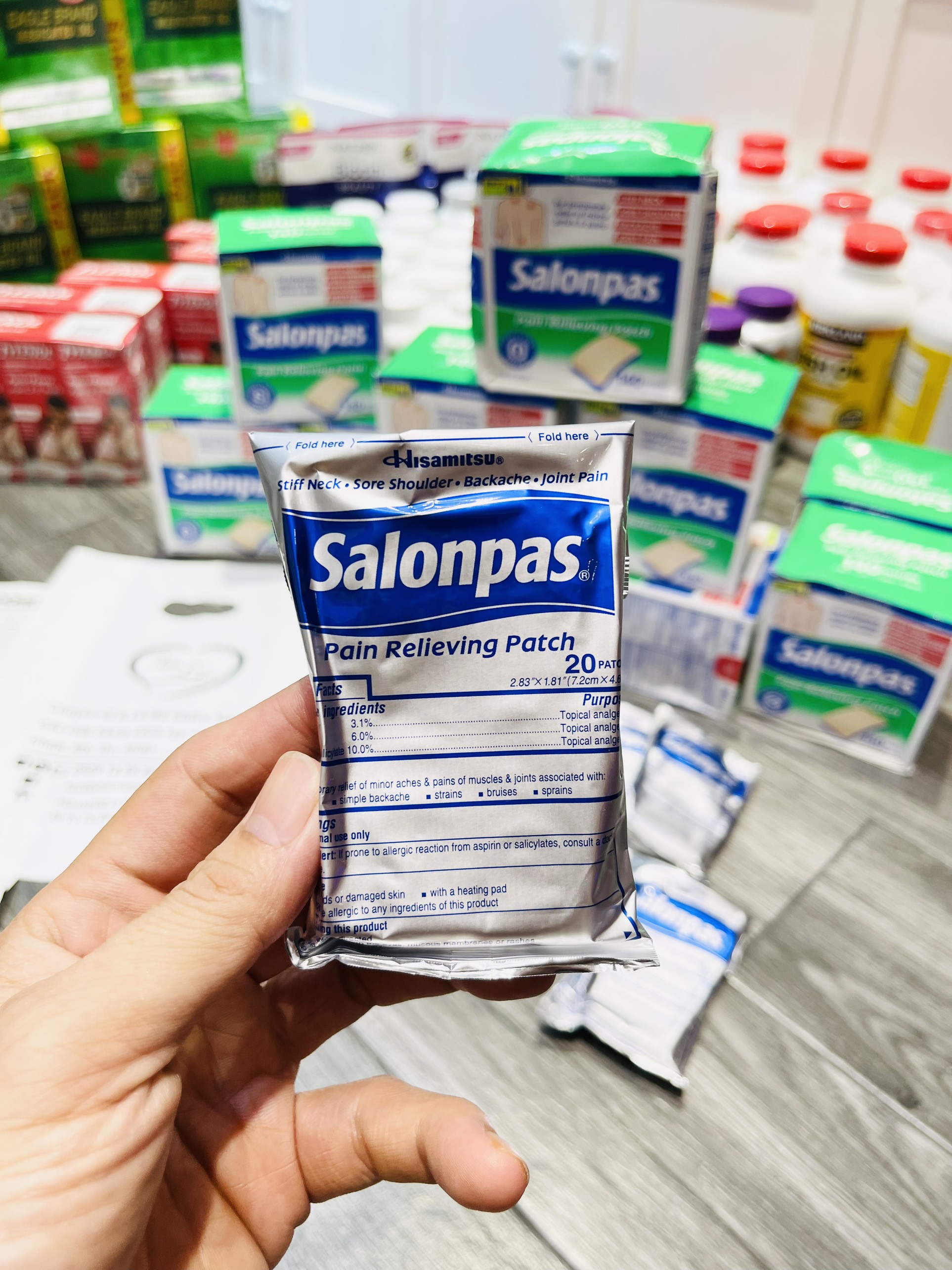 Cao dán Salonpas Mỹ - Tách lẻ 70 bịch (1 bịch 20 miếng)