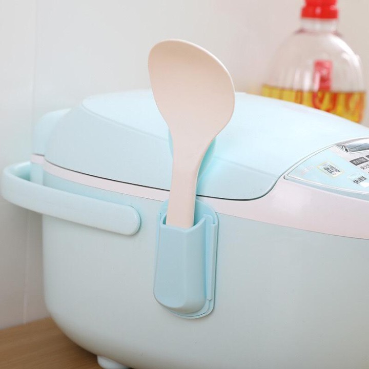 Hộp nhựa đựng muỗng xới cơm dán nồi cơm điện