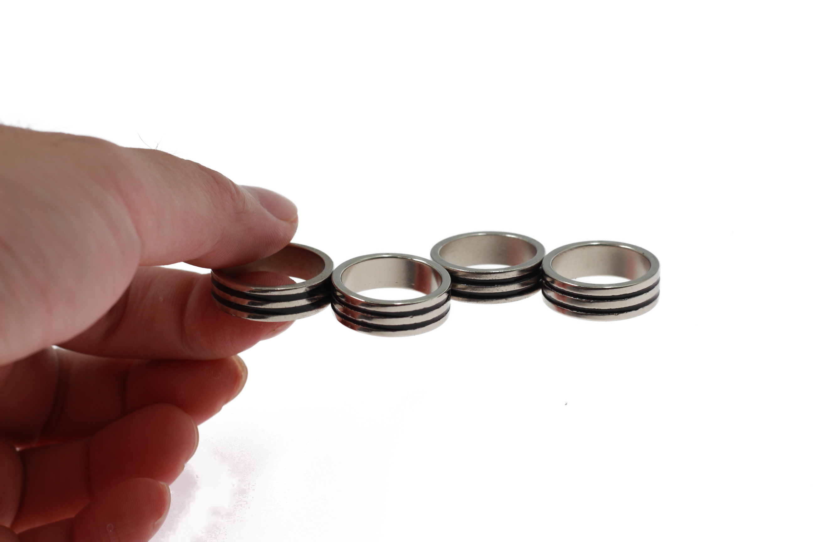 Black Double Circle Pk Ring Tricks Gimmicks Props Strong Magnetic Magnet Ring Finger Decoration 18/19/20/21mm Tools. 