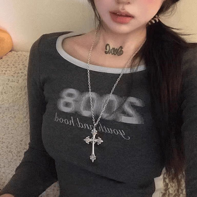 Vintage%20Gothic%20Carved%20Cross%20Pendant%20Necklace%20Versatile%20Long%20Sweater%20Chains%20Gifts%20ZEUS%20-%20Image%203