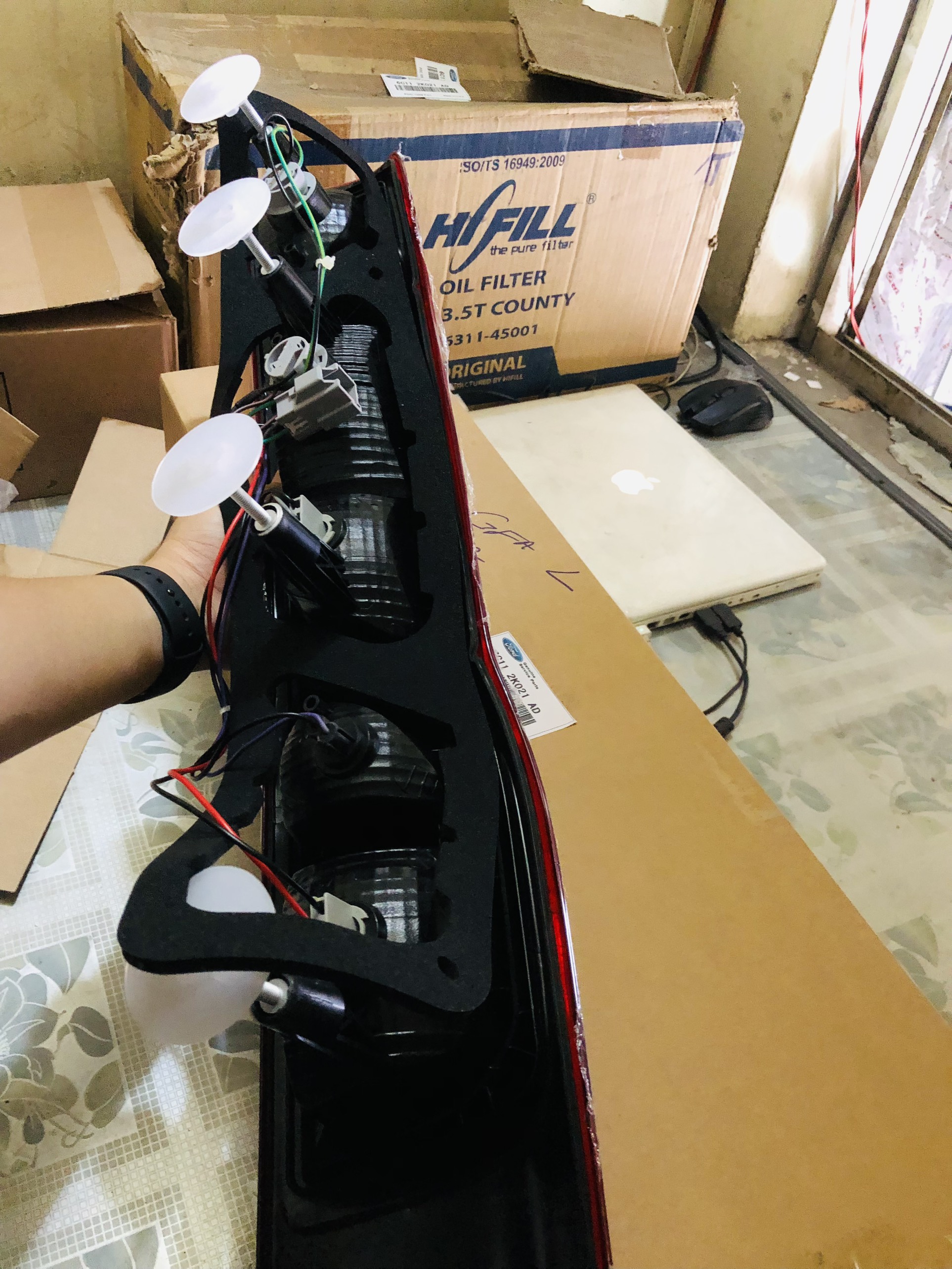 ĐÈN LÁI SAU FORD TRANSIT 2012-2022