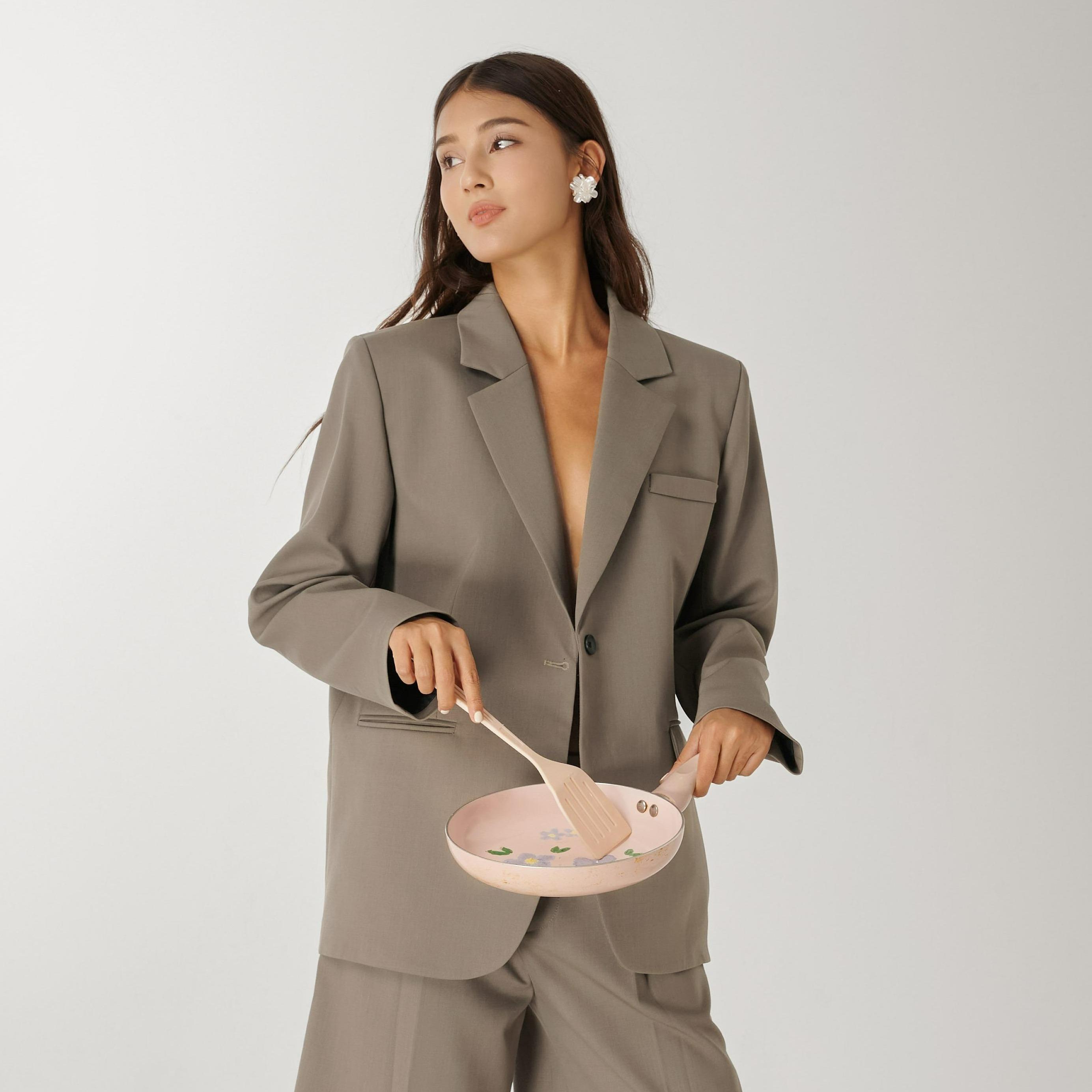 Áo blazer nữ oversize boxy có đệm vai Oversized Boxy Blazer - oula studios