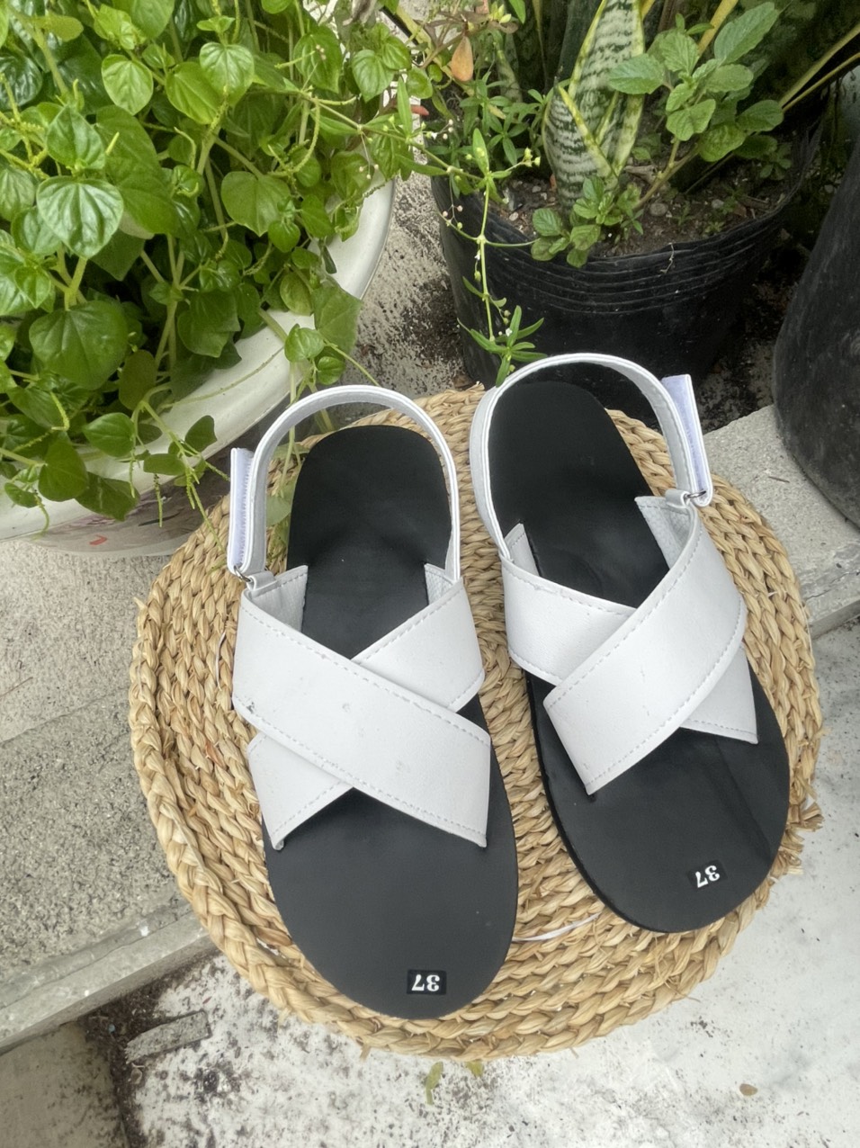 Sandal quai chéo nữ