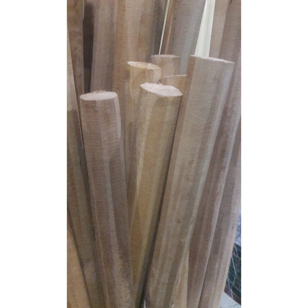 Cán gỗ bằng lăng dùng làm cán cuốc, cán giá