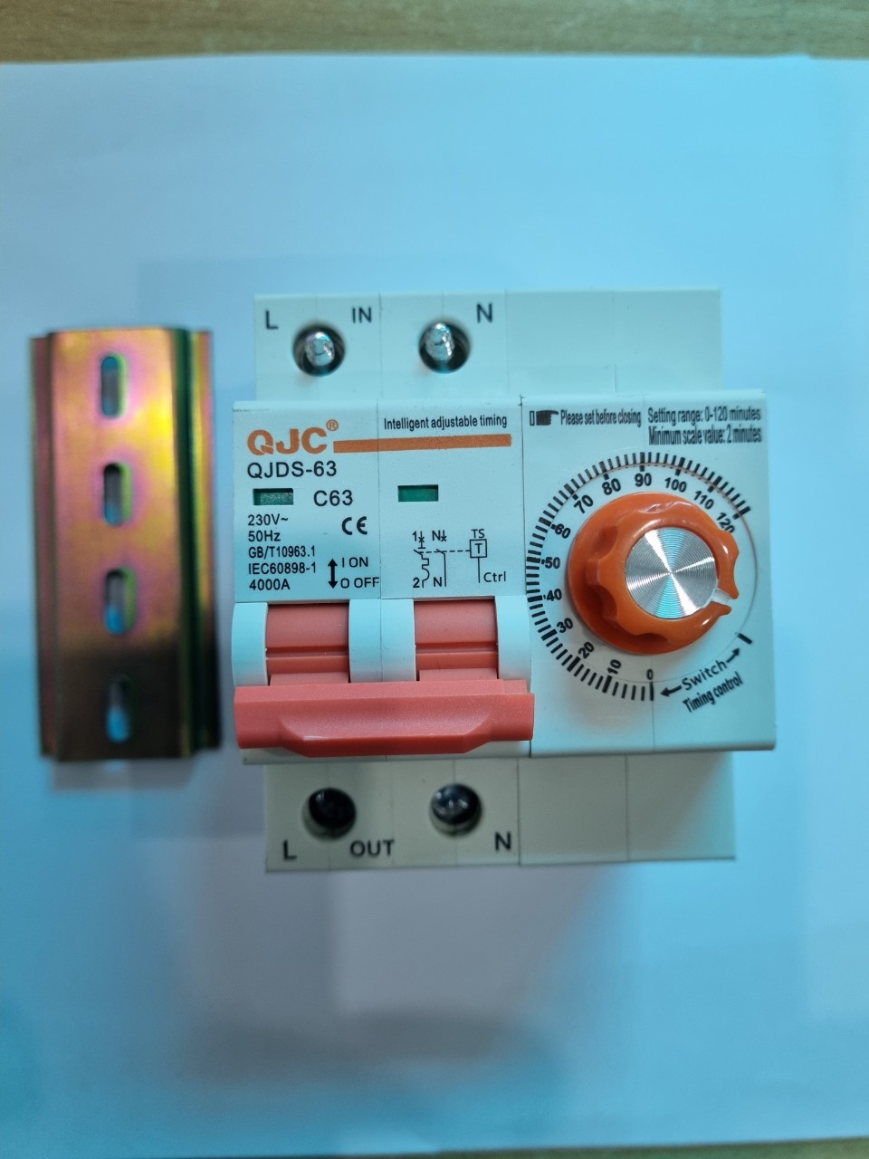 Áp tô mát hẹn giờ  tắt 2P 63A